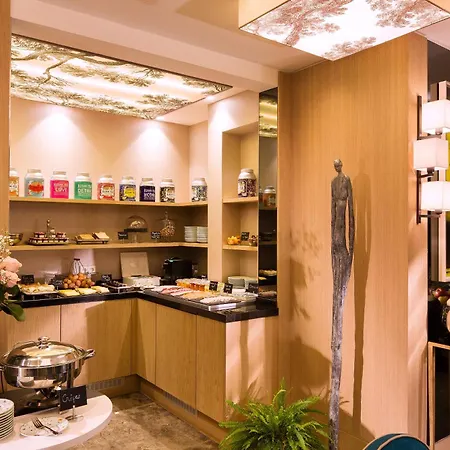 Hotell Balmoral Champs Elysees 4*