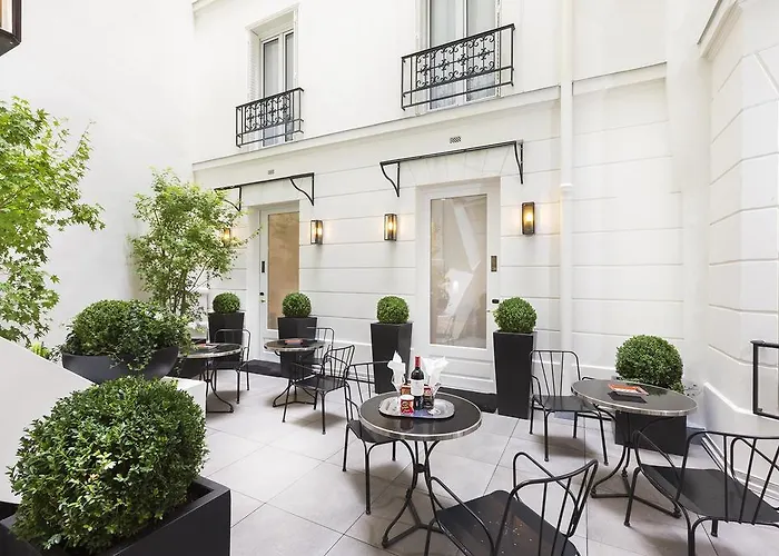 מלון Balmoral Champs Elysees 4*