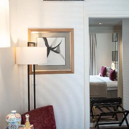 Hotel Balmoral Champs Elysées Parigi