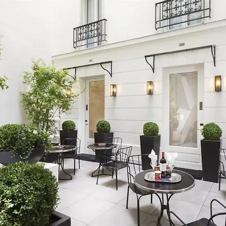 Hotel Balmoral Champs Elysées 4*