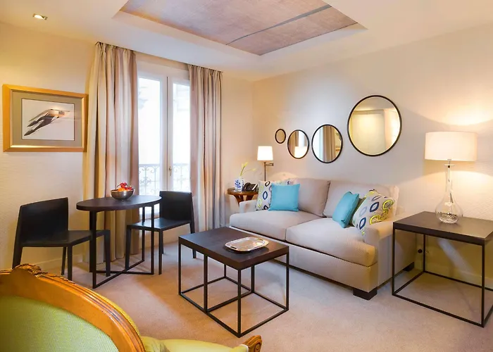 Balmoral Champs Elysées Hotel 4*