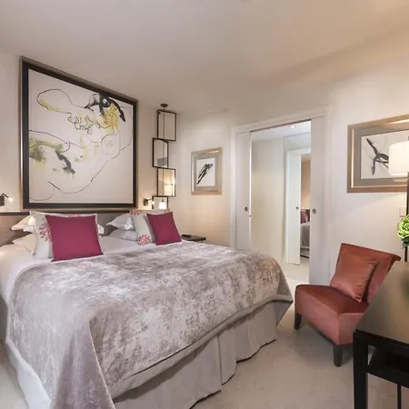 Hotel Balmoral Champs Elysees Paris