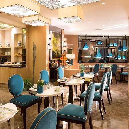 מלון Balmoral Champs Elysees 4*
