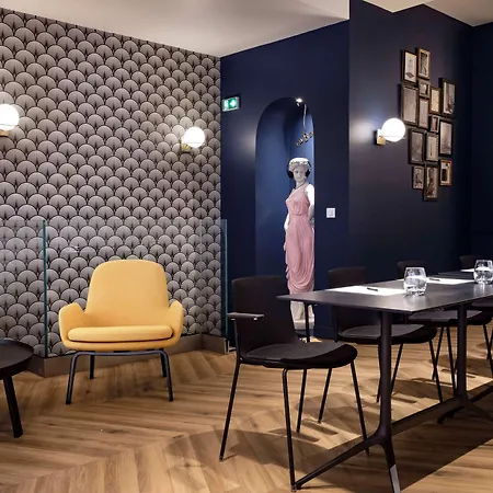 Balmoral Champs Elysees מלון 4*