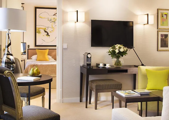Отель Balmoral Champs Elysees Париж
