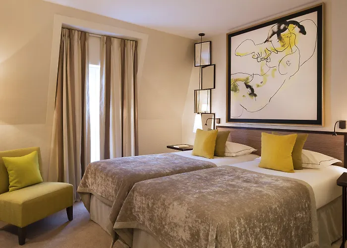 Отель Balmoral Champs Elysees Париж
