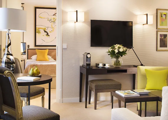 Balmoral Champs Elysees Отель 4*