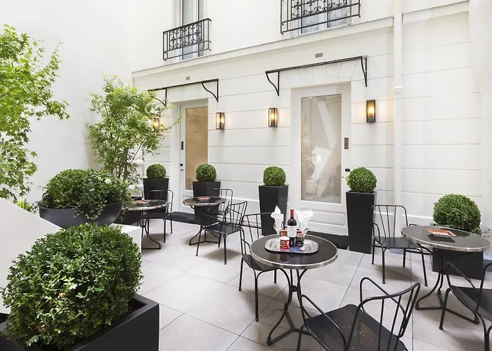 Hotel Balmoral Champs Elysees Paris