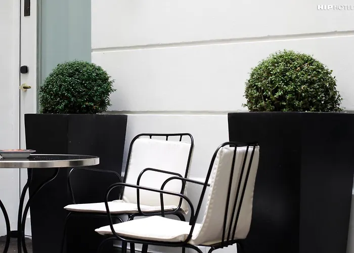 Hotel Balmoral Champs Elysees Paris