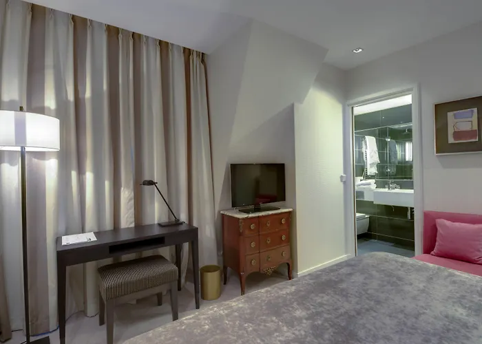 Hotel Balmoral Champs Elysees 4*
